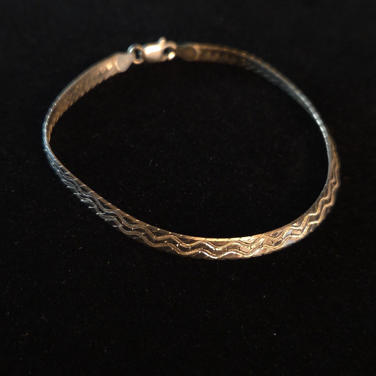 Vintage 7 1/2" Sterling Silver Etched Herringbone Bracelet