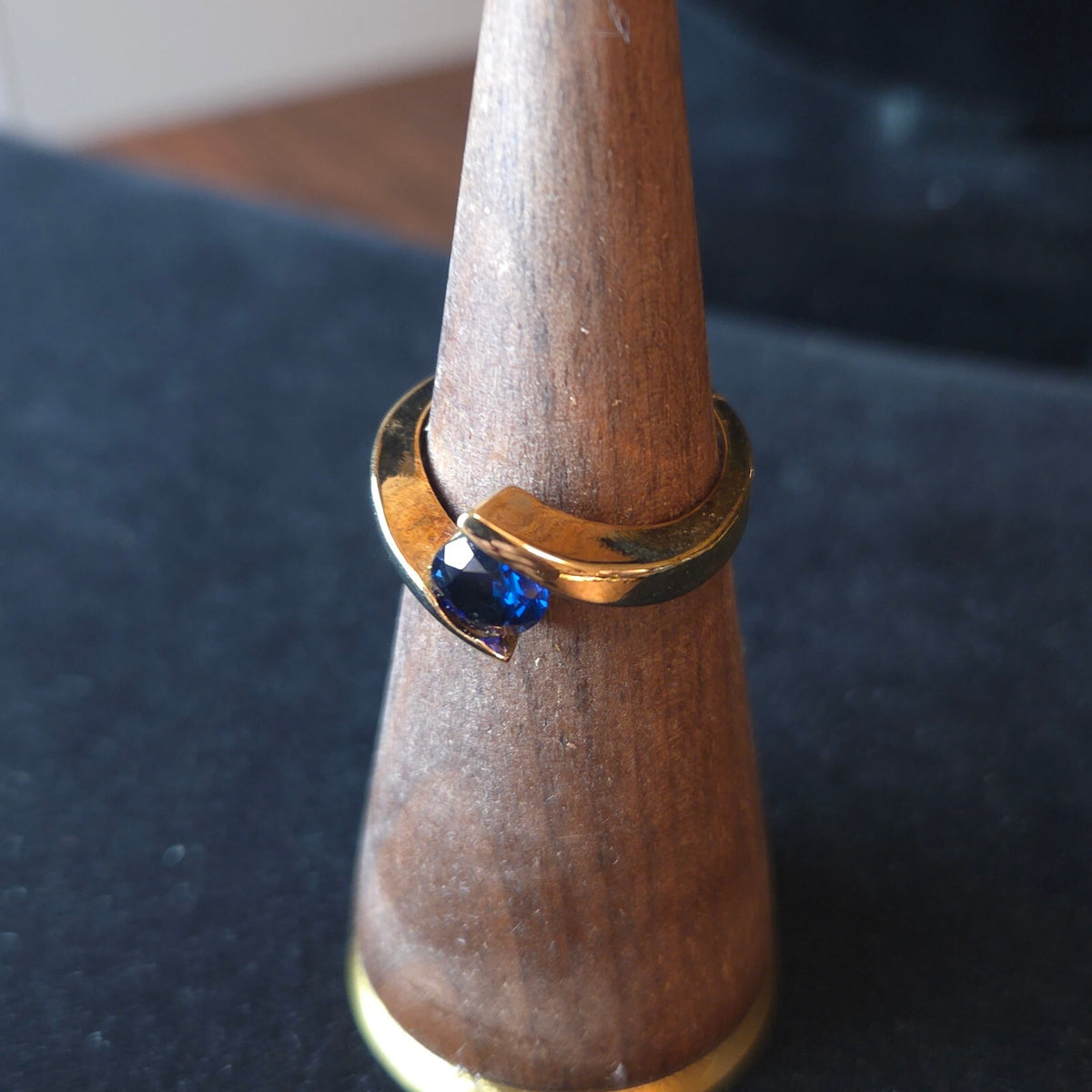 Vintage 14K HGE LIND Round Bypass Sapphire Size 7 Ring