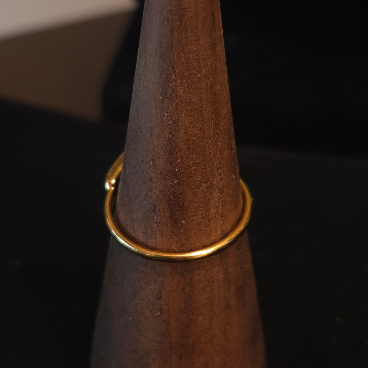 Avon Size 9.5 Gold Plated Emerald Color Marquise Ring