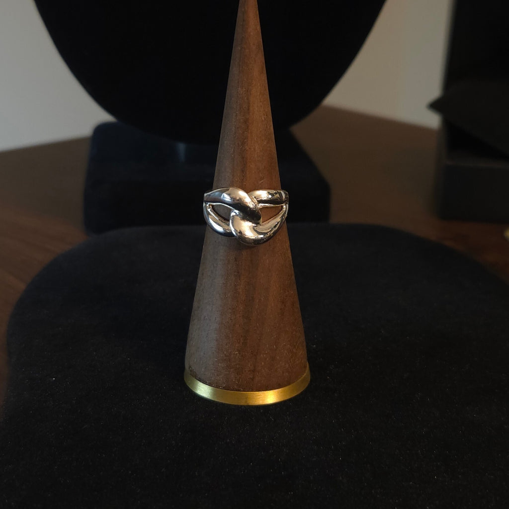 Vintage Size 7 Sterling Silver Interlocking Knot Ring