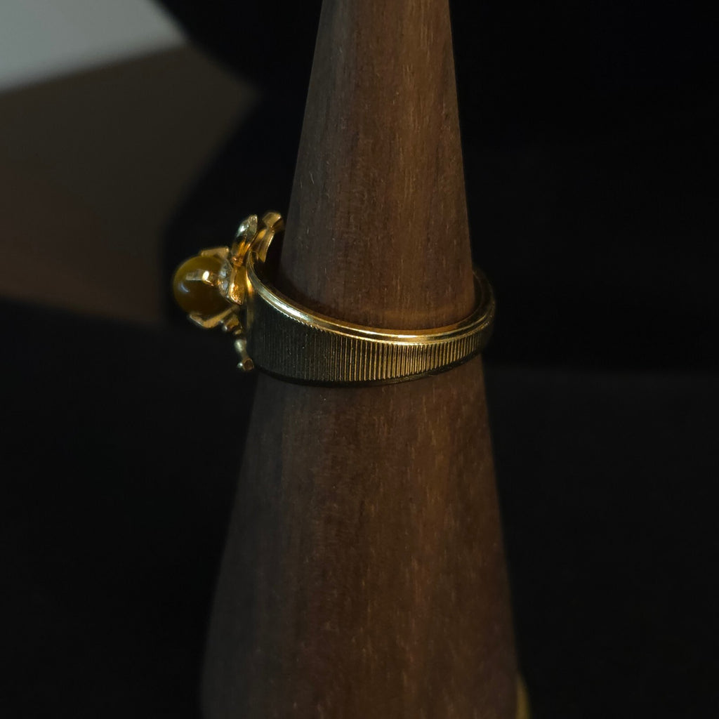 Vintage Size 7 14K HGE Ring with Brown Cats Eye