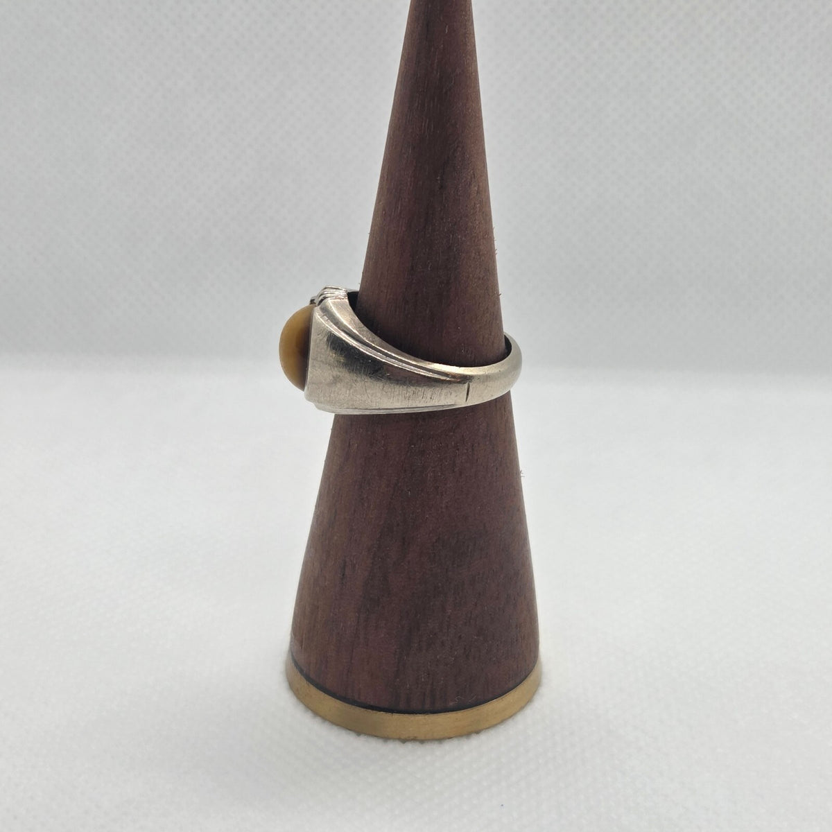 Vintage 10K White Gold Size 8 1/2 Ring with Brown Cat's Eye