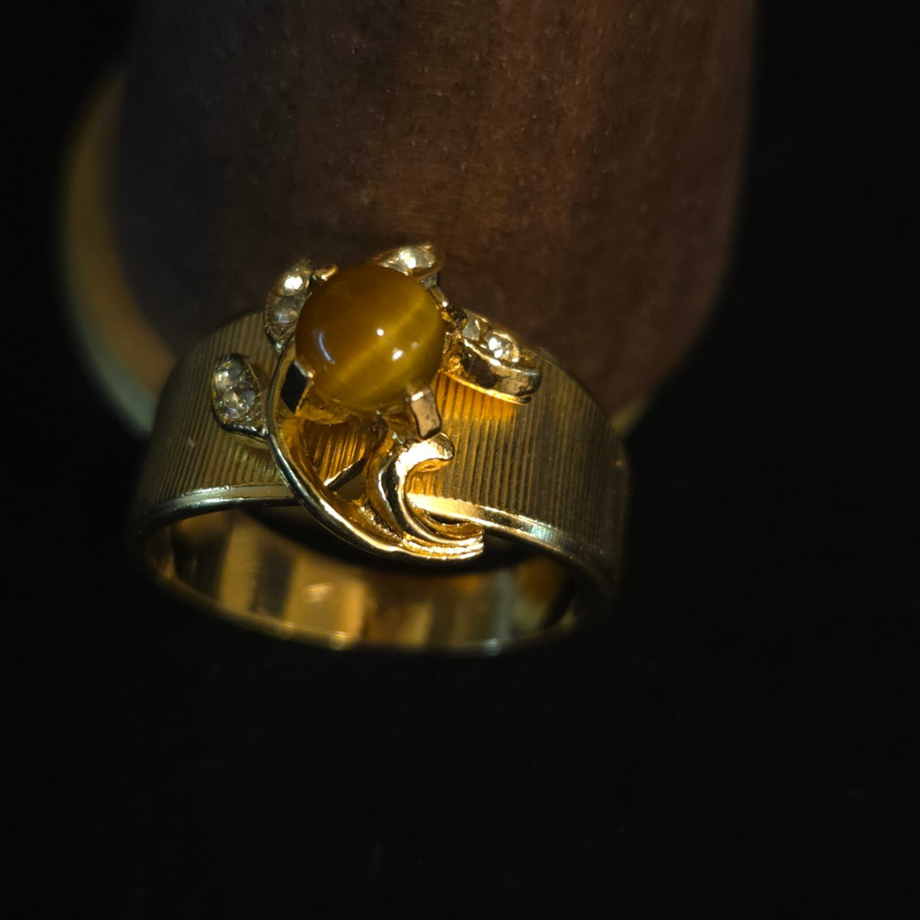 Vintage Size 7 14K HGE Ring with Brown Cats Eye