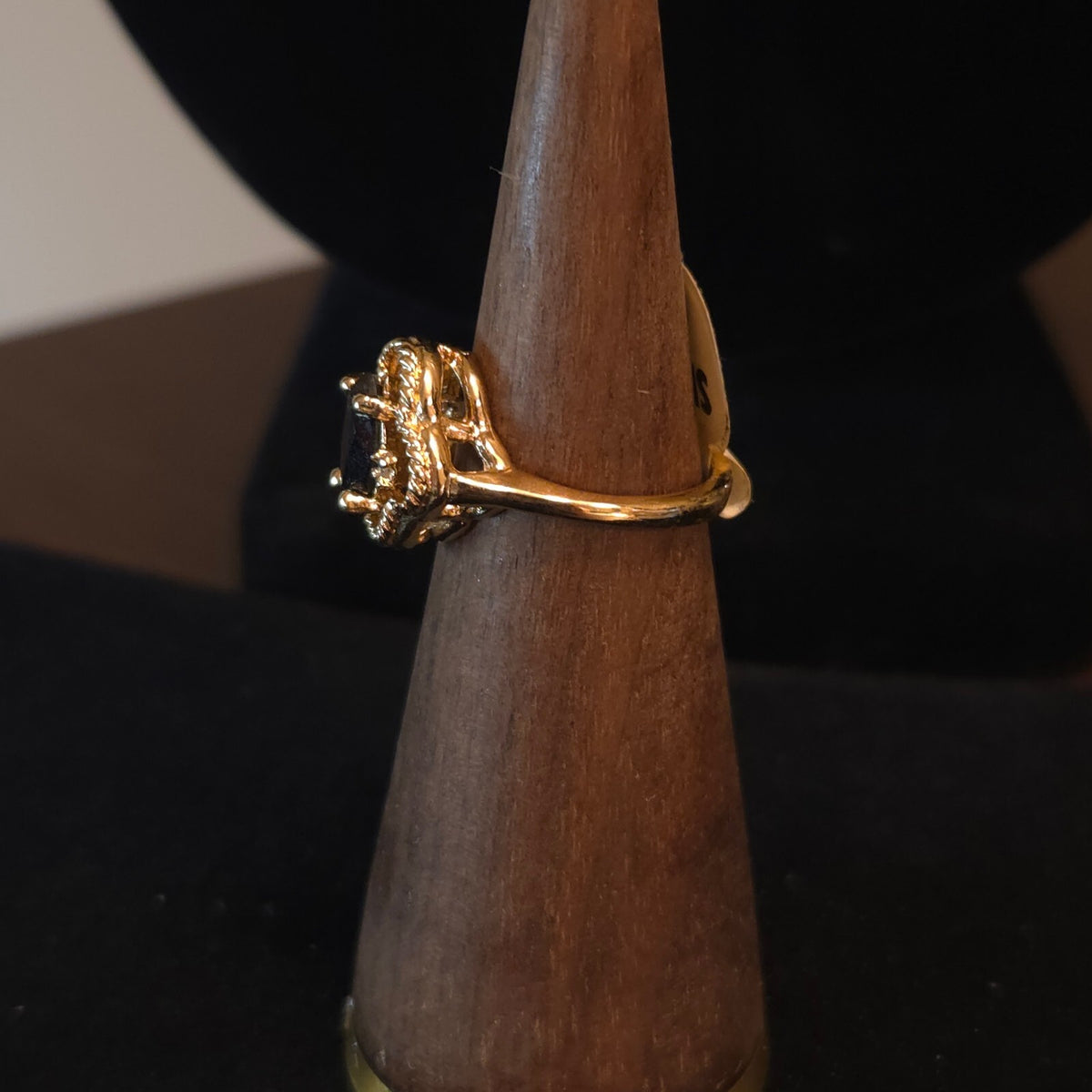 Vintage 24K HGE LIND Black Marquise Clover Size 6 Ring