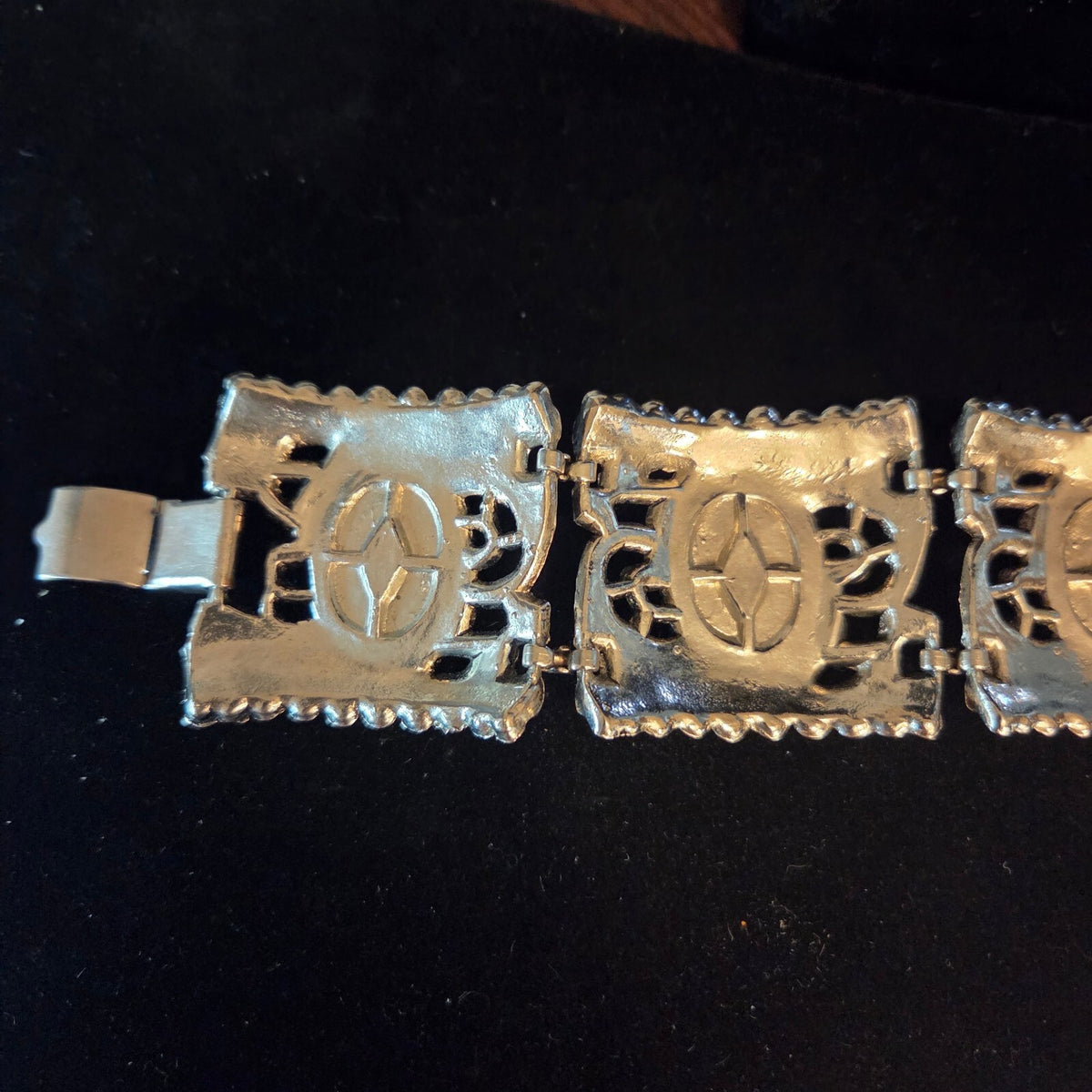 Vintage 7 1/2" Ornate Silver-Tone Turquoise Link Bracelet