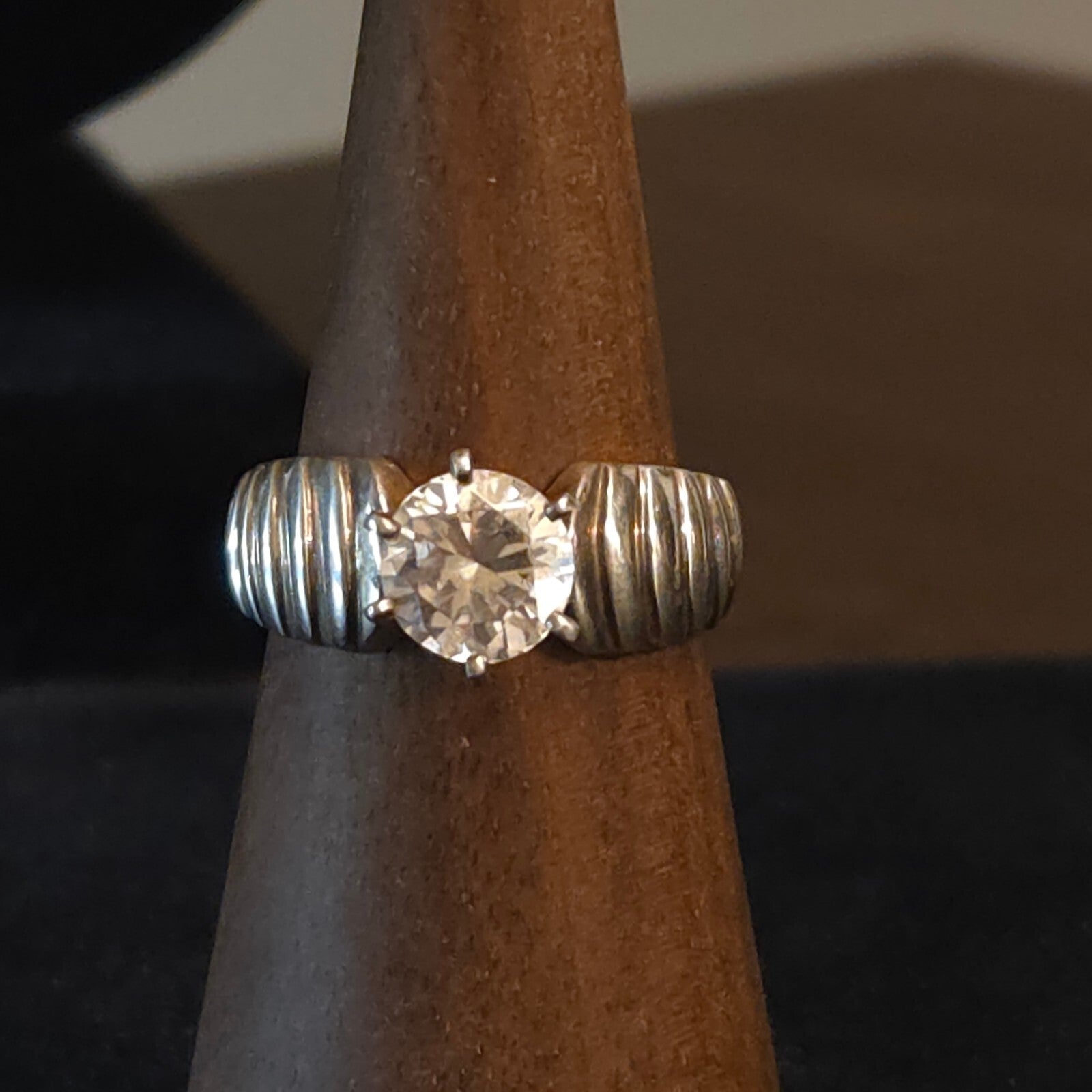 Vintage Size 9 Sterling Silver Ripple Band with CZ Stone