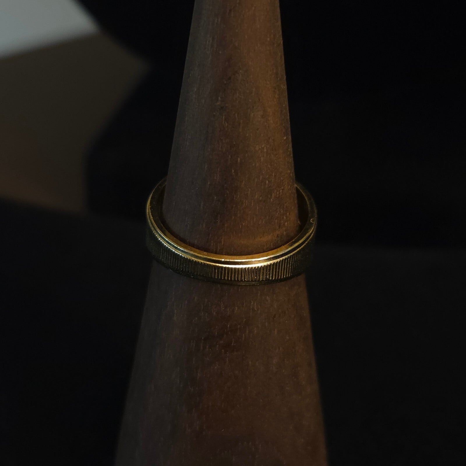 Vintage Size 7 14K HGE Ring with Brown Cats Eye